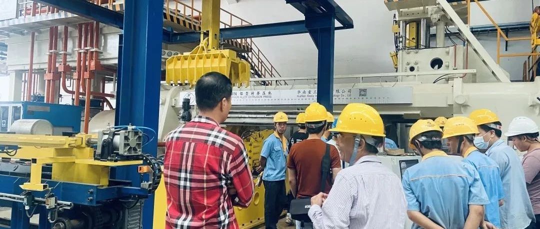 華南重工-7500T擠壓機(jī)在華昌集團(tuán)首次出料成功！